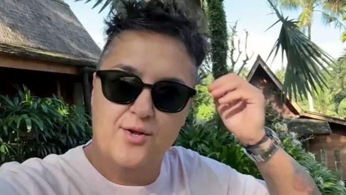 sve-prsti-od-hedonizma!-zavirite-na-odmor-marije-serifovic:-pokazala-u-kakvom-raju-uziva,-a-evo-sta-se-sve-nalazi-na-njenom-stolu-na-samoj-plazi-(foto)