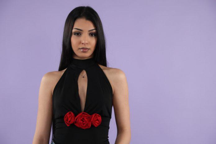 “zub-mu-se-pokvario,-umro-je-za-nedelju-dana”-mlada-pevacica-ostala-bez-majke,-pa-izgubila-i-oca-suze-krije-od-sveta!