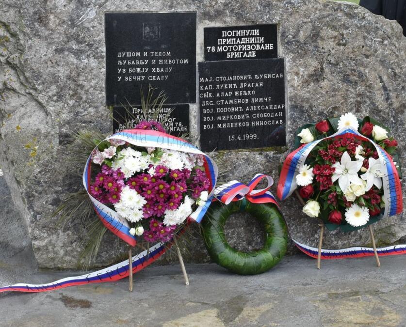 neka-secanja-na-njih-traju-zauvek!-godisnjica-pogibije-sedmorice-pripadnika-78.-motorizovane-brigade-(foto) neka-secanja-na-njih-traju-zauvek!-godisnjica-pogibije-sedmorice-pripadnika-78.-motorizovane-brigade-(foto)