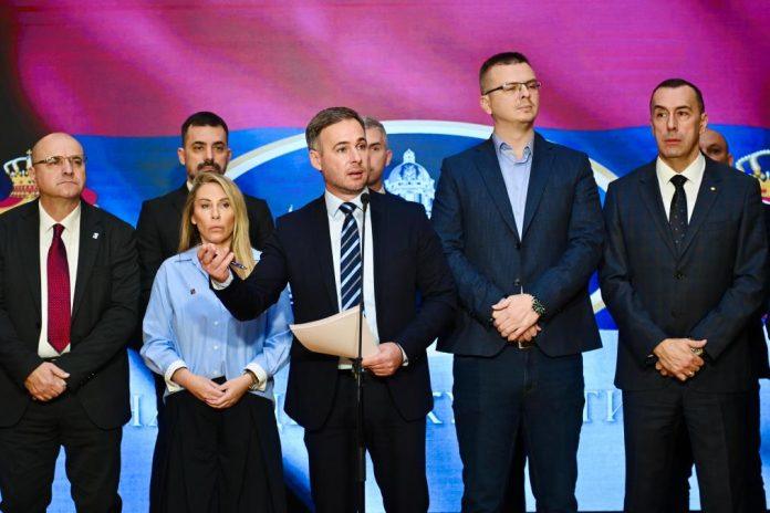 blokaderi-pljuju-jedni-druge-zbog-fotelja:-milos-pavlovic,-potpredsednik-nps-i-najblizi-saradnik-mikija-aleksica-opleo-po-blokaderskim-medijima-i-politicarima