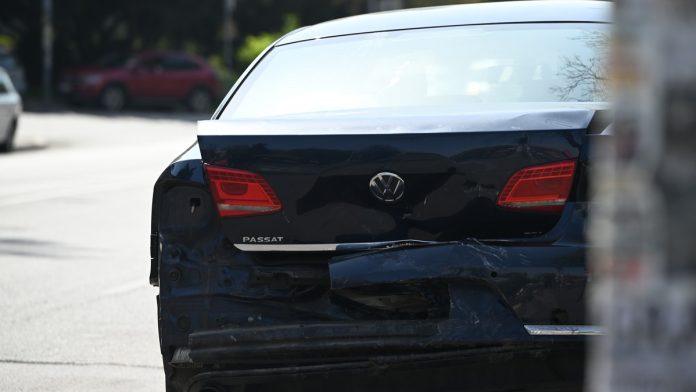 “ti-ces-na-mene-nozem?!”-prve-slike-sa-mesta-drame-na-vozdovcu:-ocevici-opisali-kako-je-vozac-“citroena”-napravio-haos-i-izbo-vozaca-autobusa-(foto,-video)