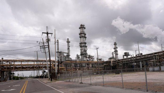 nafta-brent-pala-na-98-dolara:-ocekuju-se-pregovori-sad-i-irana