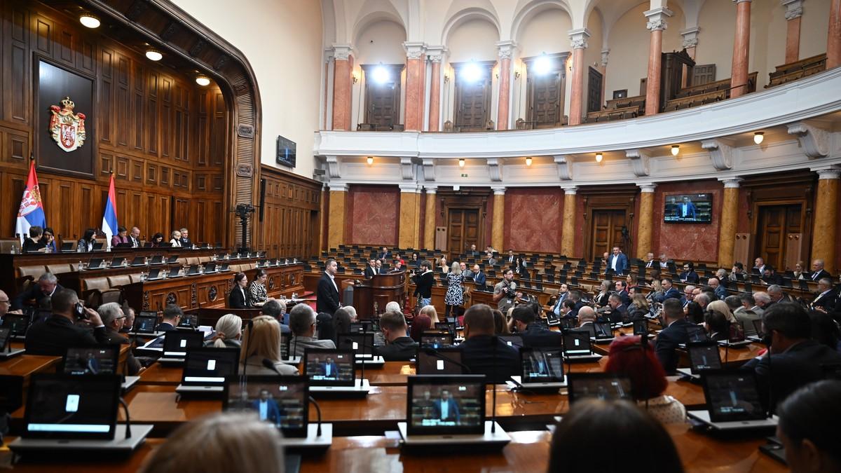 prva-bez-kvoruma,-druga-pocela-nesmetano-sednica-skupstine-srbije:-na-dnevnom-redu-40-tacaka-(video) prva-bez-kvoruma,-druga-pocela-nesmetano-sednica-skupstine-srbije:-na-dnevnom-redu-40-tacaka-(video)