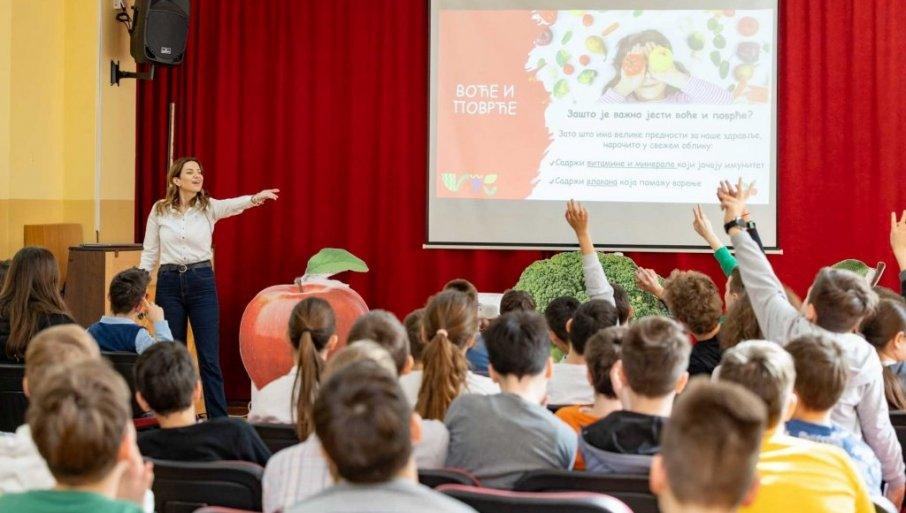 od-edukacije-u-skolama-do-podkasta:-kako-platforma-„zdrava-hrana-svakog-dana“-podstice-zdravije-izbore-svih-generacija od-edukacije-u-skolama-do-podkasta:-kako-platforma-„zdrava-hrana-svakog-dana“-podstice-zdravije-izbore-svih-generacija
