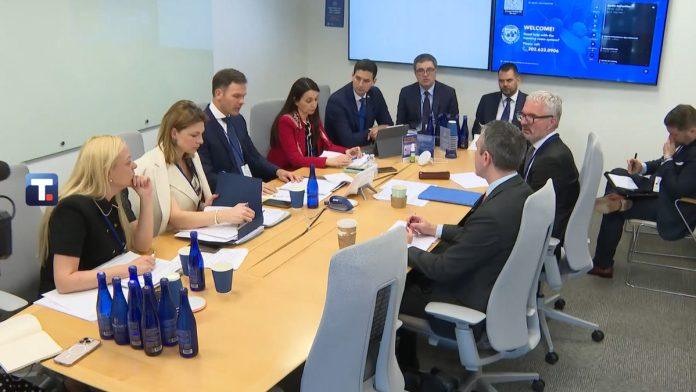 mali-se-u-vasingtonu-sastao-sa-rejting-agencijama-“moody’s”-i-“standard-and-poor’s”:-“prosecne-plate-premasile-hiljadu-evra,-srbija-zna-gde-pripada”