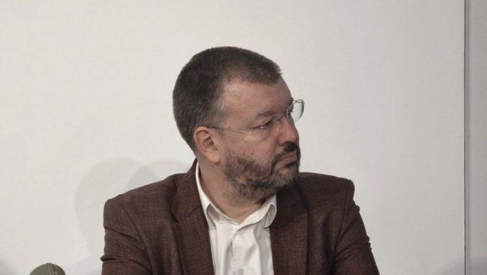 antic-za-“novosti”-o-srozavanju-univerziteta-pod-palicom-dokica:-bavio-se-politikom,-a-ne-problemima-–-on-je-simbol-procesa-samounistenja