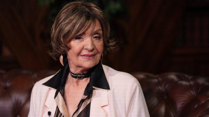 “nisu-mi-dali-da-najavim-oprostajni-koncert”-lepa-lukic-se-obratila-publici-u-punom-sava-centru:-“imam-ogledalo,-a-godine-ne-osecam”