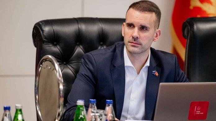 ukida-se-imunitet-clanovima-vlade!-predlozena-promena-ustava-u-crnoj-gori:-“javna-funkcija-ne-sme-biti-stit-od-zakona”