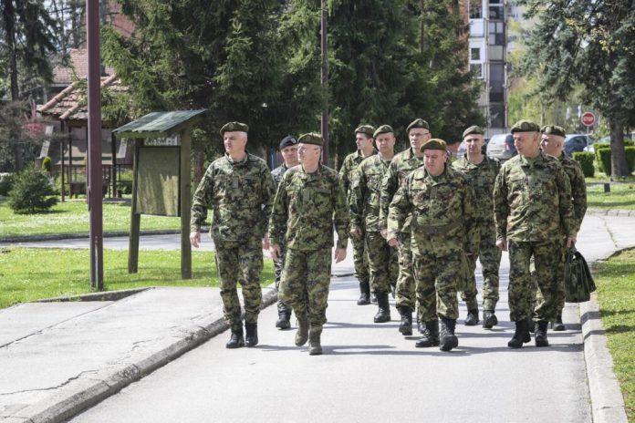 nacelnik-generalstaba-vojske-srbije-mojsilovic-obisao-centar-za-obuku-veze-i-informatike:-vojska-srbije-jaca-kapacitete-za-“digitalnu-armiju”