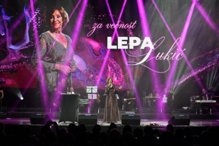lepa-lukic-prekinula-oprostajni-koncert!-pevacica-se-emotivnim-recima-obratila-publici-–-nisu-mi-dali-da…