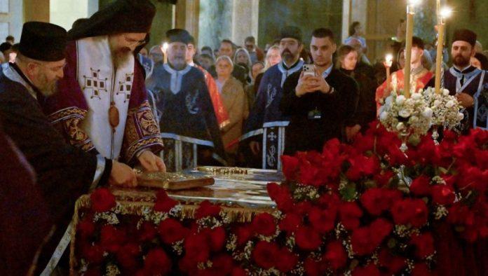 u-hramu-svetog-save:-na-veliki-petak-izneta-plastanica