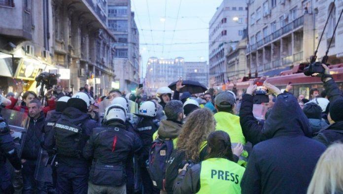 talacka-kriza-na-medicinskom-fakultetu-u-beogradu:-blokaderi-izgubili-izbore-za-studentski-parlament,-a-onda-zabarikadirali-vrata