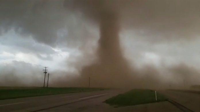 u-opasnosti-vise-od-50-miliona-ljudi-ove-zemlje-ceka-katastrofa,-gradanima-stiglo-upozorenje:-stizu-tornado,-oluje,-poplave,-grad…