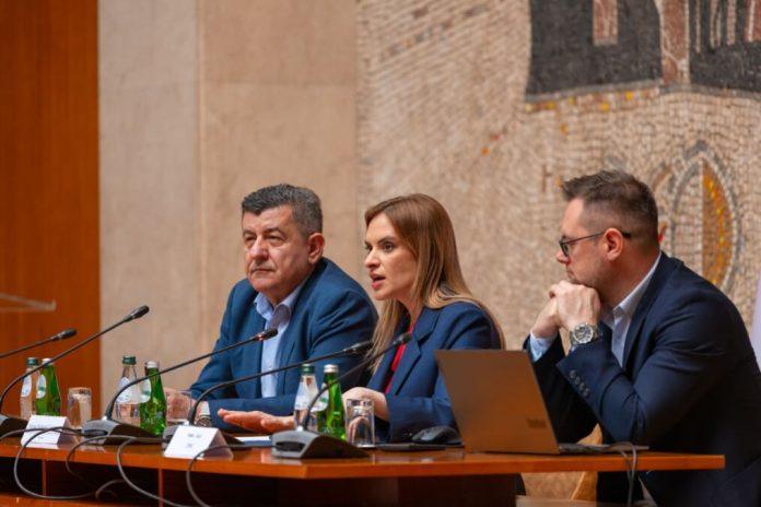 digitalizacija-socijalne-zastite!-ministarka-durdevic-stamenkovski-o-sistemu-sozis:-za-brzu-i-efikasniju-komunikaciju-i-bolji-protok-informacija-krece-1.-maja