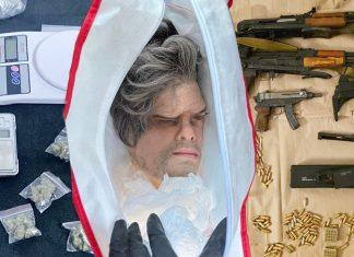 (FOTO, VIDEO) OGLASIO SE MUP O VELIKOJ AKCIJI UKP-A Zaplenjeni pištolji, puške i droga: Od ove maske PODILAZI JEZA (foto,-video)-oglasio-se-mup-o-velikoj-akciji-ukp-a-zaplenjeni-pistolji,-puske-i-droga:-od-ove-maske-podilazi-jeza