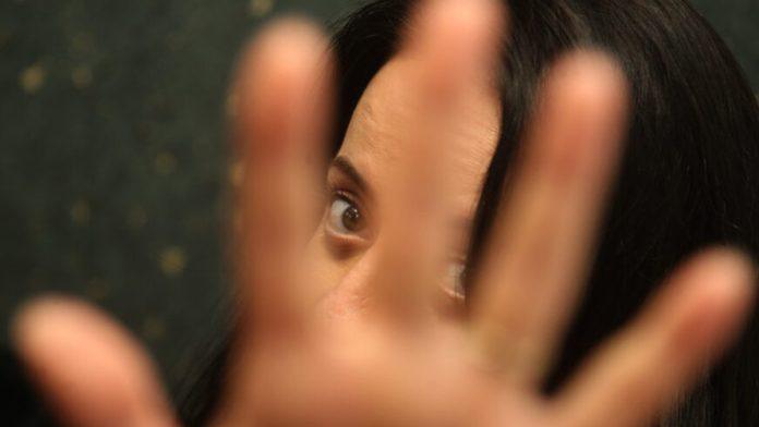 polomio-zeni-rebro-jezivo-nasilje-u-porodici-u-obrenovcu:-uhapsen-muskarac-koji-je-udario-partnerku-nakon-svade