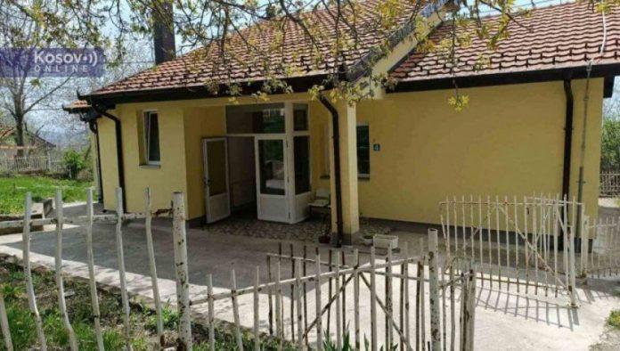 skinute-table-sa-grbom-lazne-drzave:-eu:-pronadeno-resenje-za-incident-u-selima-suvo-grlo-i-banje,-ambulante-otvorene-i-rade