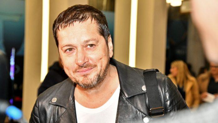 malo-ko-zna-koliko-aco-pejovic-ima-godina-pevac-danas-slavi-rodendan,-progovorio-o-tome-da-li-bi-zatezao-lice:-“bicu-prvi-pacijent-cerki”