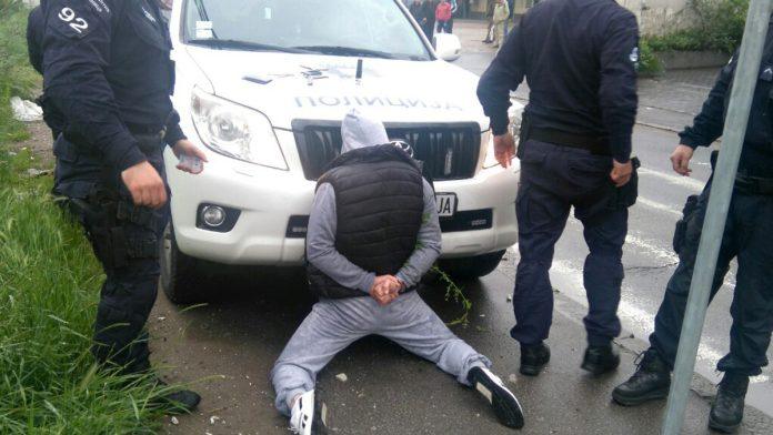 pijan-pretukao-muskarca-ispred-splava-brutalno-nasilje-u-obrenovcu:-tukao-ga-palicom-i-cekicem,-pretio-da-ce-da-mu-zlostavlja-zenu-i-decu