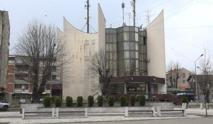 investicija-od-22-miliona-dinara:-opstinska-biblioteka-varvarin-dobija-novu-fasadu