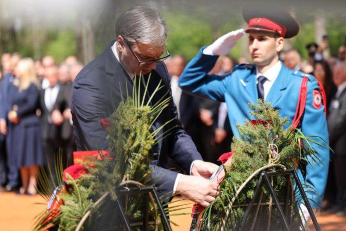cuvanje-istine-je-nasa-trajna-odgovornost!-mocne-poruke-vucica-iz-donje-gradine:-na-mestima-stradanja-ne-govorimo-glasno,-ali-saljemo-jasnu-poruku-(foto)