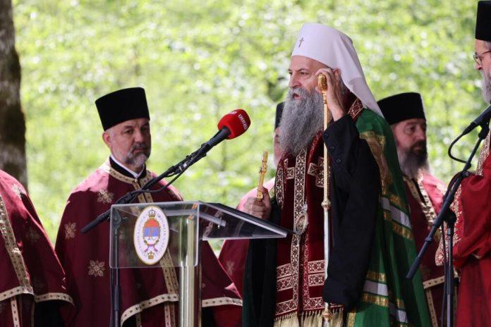 “ova-zemlja-je-natopljena-ljudskim-suzama-i-krvlju,-ali-i-osvecena-molitvom”-patrijarh-porfirije-odrzao-besedu-zrtvama-ustaskih-zlocina-i-genocida-u-jasenovcu