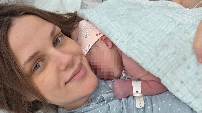 porodila-se-lejla-hot-pevacica-na-svet-donela-devojcicu:-“dobro-nam-dosla-medena,-vec-si-beskrajno-voljena”,-stigle-cestitke-od-jovane-pajic-i-zejne