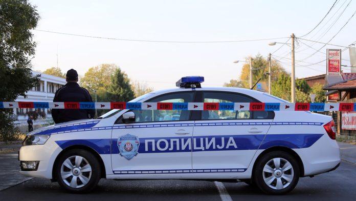 umro-uprkos-naporima-lekara!-stravicna-nesreca-u-kragujevcu:-muskarac-prelazio-ulicu-van-pesackog-prelaza,-na-njega-naleteo-automobil