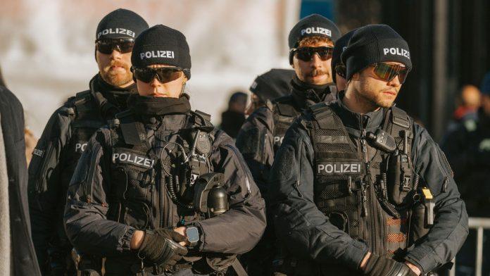 svajcarci-pokusali-da-izruce-laznog-krsta-vujica-crnoj-gori-utvrdeno-da-je-rec-o-nevinom-slovencu