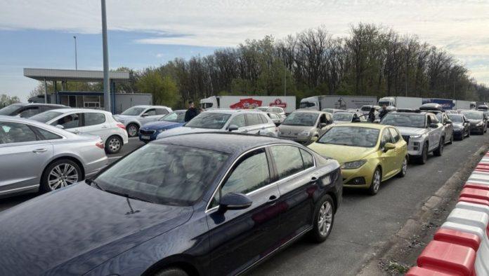 kolaps-na-granici-sa-srbijom:-kamioni-stoje-po-4-sata