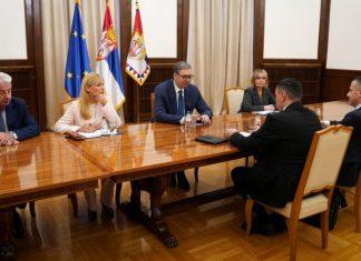 Završene konsultacije Predsednika Srbije sa strankama: Vučić razgovarao s Alternativom za promene i Ujedinjenom seljačkom strankom zavrsene-konsultacije-predsednika-srbije-sa-strankama:-vucic-razgovarao-s-alternativom-za-promene-i-ujedinjenom-seljackom-strankom