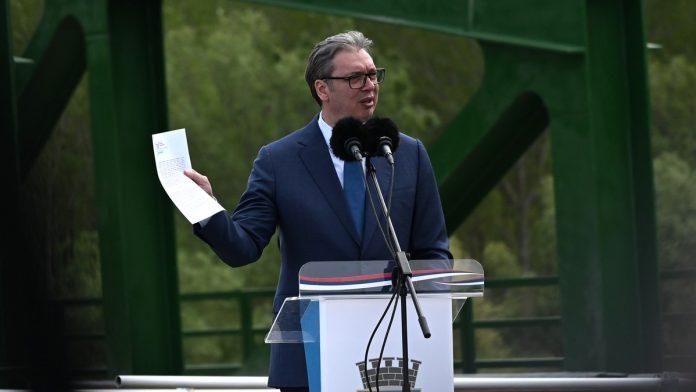 “kriv-most?-kriv-mu-nos!”-vucic:-“upotrebna-dozvola-izdata-pre-mesec-dana”-(foto)