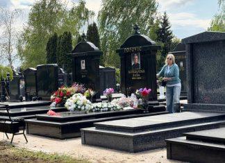 UDOVICA SAŠE POPOVIĆA NA POBUSANI PONEDELJAK IZAŠLA NA GROBLJE Sama kadi večnu kuću muža: Evo šta je ostavila u ime vere u vaskrsenje udovica-sase-popovica-na-pobusani-ponedeljak-izasla-na-groblje-sama-kadi-vecnu-kucu-muza:-evo-sta-je-ostavila-u-ime-vere-u-vaskrsenje