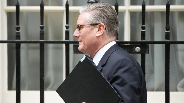 Афера-Епстин-потреса-Лондон-—-Стармер-под-притиском-због-Менделсона-и-оптужби-за-обмањивање-парламента