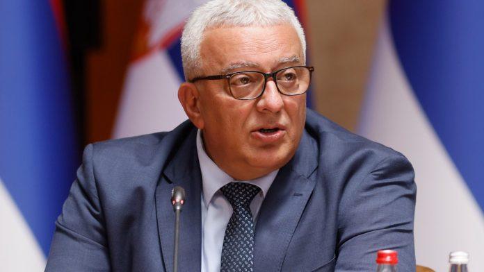 “nikog-nije-povredio-i-nije-imao-oruzje”-oglasio-se-andrija-mandic-nakon-sto-mu-je-sinovac-osuden-za-kradu-skupstinskog-vozila