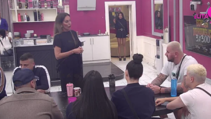 “budi-srecan-sto-je-aneli-prekinula-trudnocu”-potpuna-pometnja-u-eliti!-asmin-brutalno-udario-na-janjusa,-odmah-se-umesala-kacavenda:-“decu-mi-spominje”-(video)