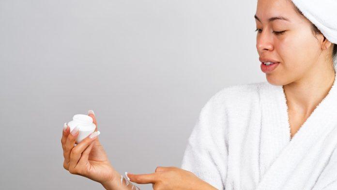 kako-izbeci-alergije-na-kozmetiku:-vodic-za-samostalni-test-osetljivosti-koze-pre-uvodenja-nove-kreme,-seruma,-sampona