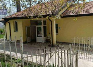 Skinute table sa grbom lažne države: EU: Pronađeno rešenje za incident u selima Suvo Grlo i Banje, ambulante otvorene i rade skinute-table-sa-grbom-lazne-drzave:-eu:-pronadeno-resenje-za-incident-u-selima-suvo-grlo-i-banje,-ambulante-otvorene-i-rade