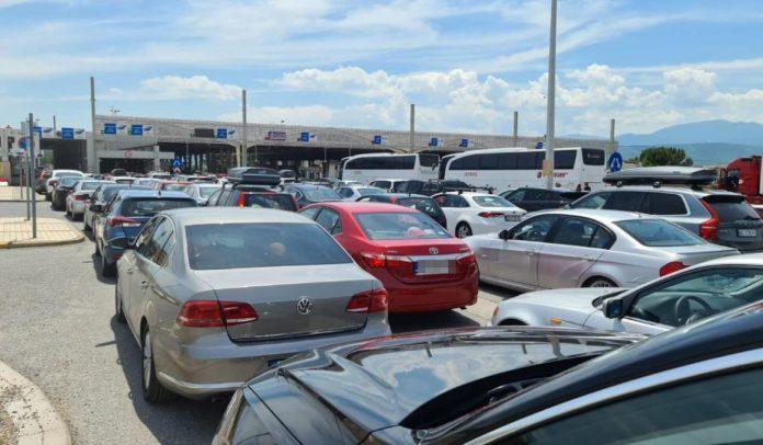 drama-na-granici-sa-grckom:-devojcici-pozlilo-na-evzoniju,-hitna-se-jedva-probila-kroz-guzvu!-putnici-zaglavljeni-satima-–-napetost-na-ivici-incidenta