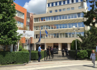 Суд у Приштини одбио захтеве да се Момир Пантић и Жарко Зарић бране са слободе Суд-у-Приштини-одбио-захтеве-да-се-Момир-Пантић-и-Жарко-Зарић-бране-са-слободе