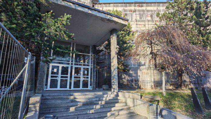 za-nevericu!-blokaderi-se-sastali-sa-dekanom-medicinskog-fakulteta,-pa-mu-ukrali-novcanik