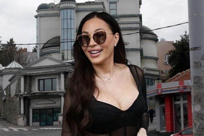 sta-se-desava-u-domu-cece-raznatovic?-pevacici-stigla-misteriozna-posiljka!-(foto)