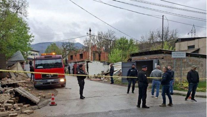 pristina-porusila-garaze-u-severnom-delu-kosovske-mitrovici-ciji-su-vlasnici-srbi,-opstinska-inspekcija-nije-odobrila-rusenje