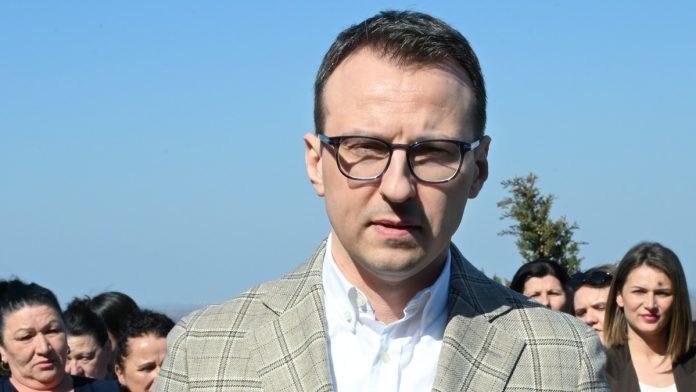 kancelarija-za-kim:-bespravno-rusenje-garaza-u-severnoj-kosovskoj-mitrovici-pokazuje-odsustvo-vladavine-zakona