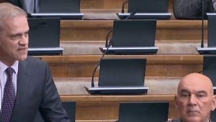 da-li-ovome-ima-kraja?!-blokaderi-napali-vucica-jer-nije-uveo-sankcije-rusiji-(video)