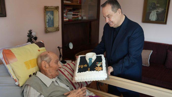 (foto)-heroj-koji-je-preziveo-neretvu-i-sutjesku-slavi-104.-rodendan!-dacic-posetio-legendarnog-misu-lukica