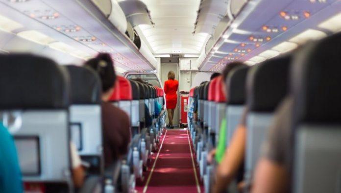 novo-pravilo-za-let-avionom:-obavezne-carape-i-zabrana-parfema
