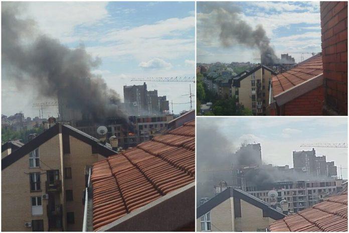 kurir-na-licu-mesta,-gore-poslednja-3-sprata-nove-zgrade-na-cukarickoj-padini:-izbio-veliki-pozar,-dim-se-nadvio-nad-taj-deo-grada-(foto/video)