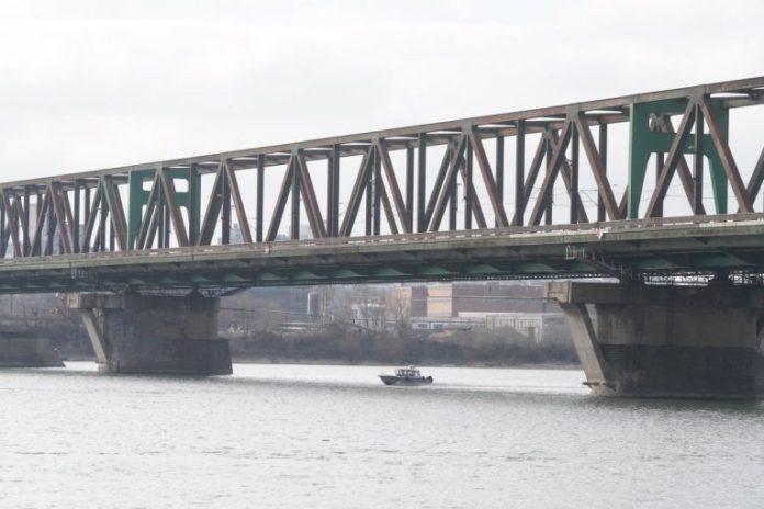 “rekao-mi-je-da-skocim-u-dunav-ili-savu”-potresna-ispovest-nase-pevacice-o-ocu-sece-poput-zileta!