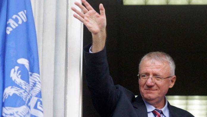 pomoc-iz-dzepa:-seselj-otkrio-sta-je-uvek-nosio-sa-sobom-na-sudenja